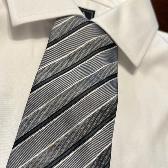 (034) beautiful men’s gray and black tie by Geoffrey Beene. Stain resistant. - Picture 3 of 8
